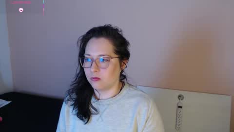 Snapshot of may_bloom chatting on February 3, 12:42 am May online show from February 3, 12:42 am