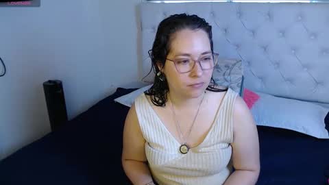 Snapshot of may_bloom chatting on February 9, 10:14 pm May online show from February 9, 10:14 pm