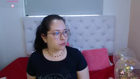 Snapshot of may_bloom chatting on February 14, 5:43 pm May online show from February 14, 5:43 pm