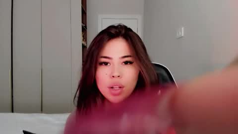 Mia online show from February 23, 5:49 am