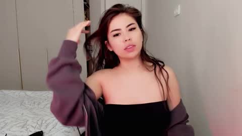 Mia online show from March 3, 5:02 am