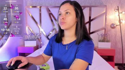 Snapshot of maya_blue_ chatting on February 9, 3:32 am Maya online show from February 9, 3:32 am