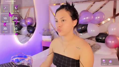 Snapshot of maya_blue_ chatting on February 12, 3:51 am Maya online show from February 12, 3:51 am