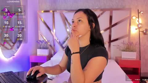 Snapshot of maya_blue_ chatting on February 16, 3:26 am Maya online show from February 16, 3:26 am