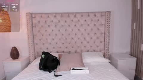 Snapshot of maya_blue_ chatting on October 25, 4:20 am Maya online show from October 25, 4:20 am