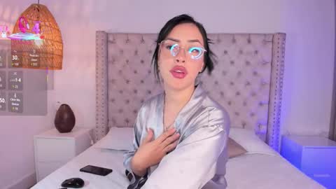 Snapshot of maya_blue_ chatting on December 16, 4:06 am Maya online show from December 16, 4:06 am