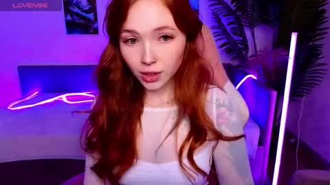 Snapshot of maya_light chatting on October 22, 2:01 am Maya online show from October 22, 2:01 am