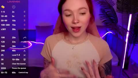 Snapshot of maya_light chatting on November 18, 8:19 am Maya online show from November 18, 8:19 am