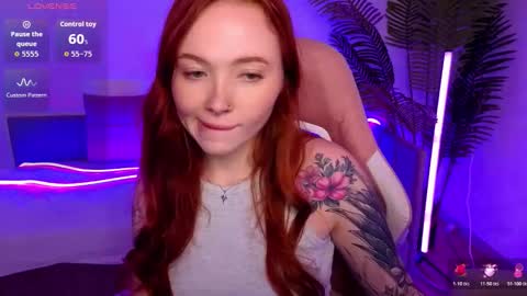 Snapshot of maya_light chatting on November 20, 8:25 am Maya online show from November 20, 8:25 am