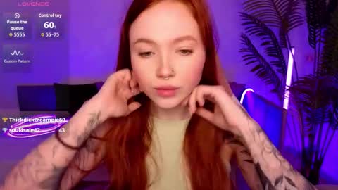 Snapshot of maya_light chatting on November 28, 8:39 am Maya online show from November 28, 8:39 am