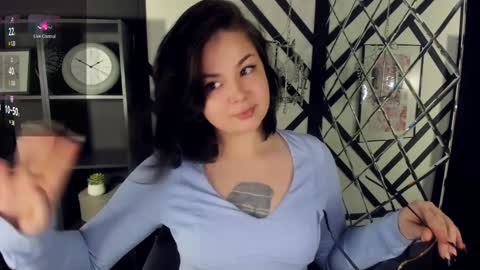 Woman online show from December 13, 1:55 pm