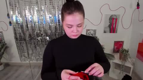 Woman online show from December 21, 12:49 pm