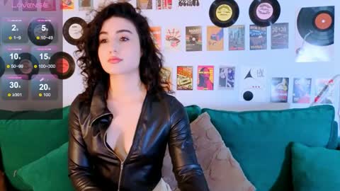 Snapshot of maya_rogerss chatting on May 11, 3:40 pm Maya online show from May 11, 3:40 pm