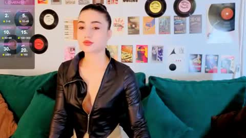 Snapshot of maya_rogerss chatting on June 25, 3:05 pm Maya online show from June 25, 3:05 pm
