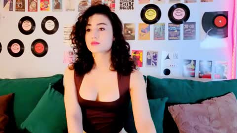 Snapshot of maya_rogerss chatting on July 9, 2:43 pm Maya online show from July 9, 2:43 pm