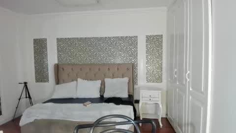 Maya online show from December 1, 2:11 pm