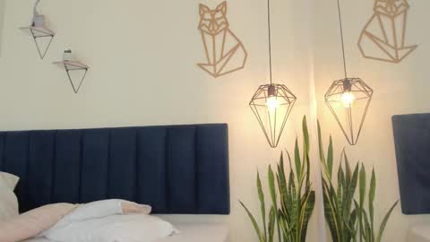 Snapshot of mayaevansmg chatting on December 1, 12:32 pm SOFIA online show from December 1, 12:32 pm