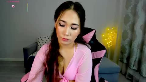 Mia online show from February 21, 1:45 pm