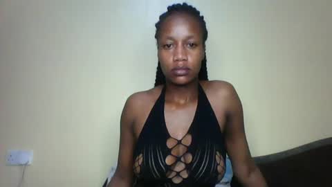 Snapshot of mayasmiley_ chatting on May 14, 6:09 am prettydoll online show from May 14, 6:09 am