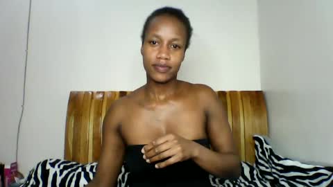 Snapshot of mayasmiley_ chatting on June 17, 9:27 pm prettydoll online show from June 17, 9:27 pm