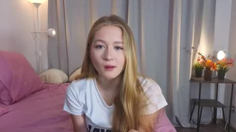 Snapshot of maybaybe chatting on November 15, 4:25 pm Alice online show from November 15, 4:25 pm