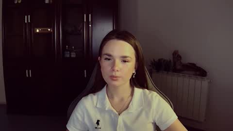 maybloom_ online show from November 14, 12:26 pm