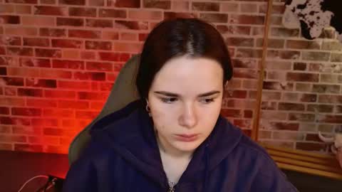 maybloom_ online show from February 13, 6:20 am