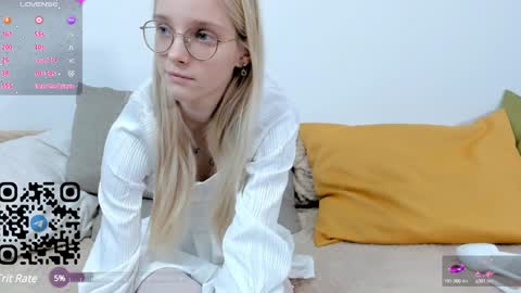 Snapshot of maydaguy chatting on December 20, 12:38 pm Megan online show from December 20, 12:38 pm