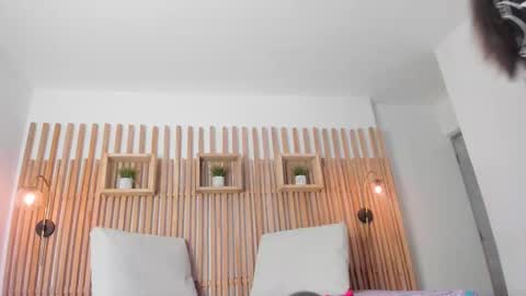 Maye Wells online show from January 6, 7:06 pm