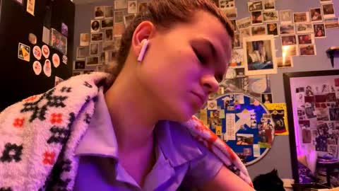 Rose online show from March 12, 9:32 pm