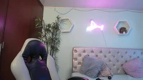Maylin  online show from July 5, 4:19 am