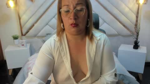 Mailyn online show from March 8, 1:50 am