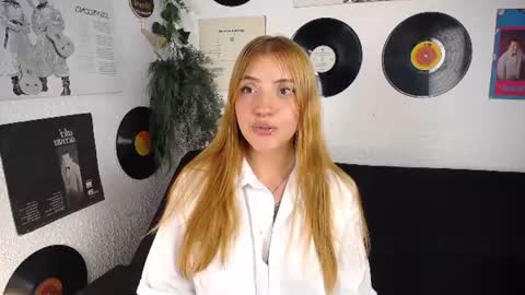 Snapshot of maylinskye chatting on July 21, 8:55 pm Maylin Skye online show from July 21, 8:55 pm