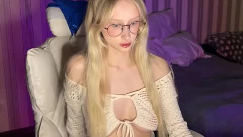 Snapshot of mayvi_cold chatting on January 7, 8:00 pm mayvi_cold online show from January 7, 8:00 pm