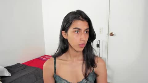 Snapshot of mazikeen_18 chatting on May 12, 1:19 pm mazikeen_18 online show from May 12, 1:19 pm