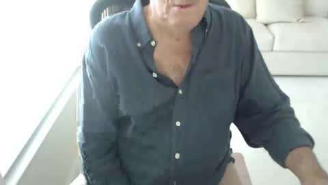 Snapshot of mbeastie chatting on December 4, 2:15 pm Beastie online show from December 4, 2:15 pm