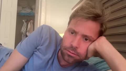 Snapshot of mbnc chatting on October 13, 7:03 pm lol online show from October 13, 7:03 pm