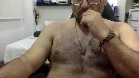 Snapshot of mbotve chatting on March 9, 11:42 pm VzlaMan online show from March 9, 11:42 pm