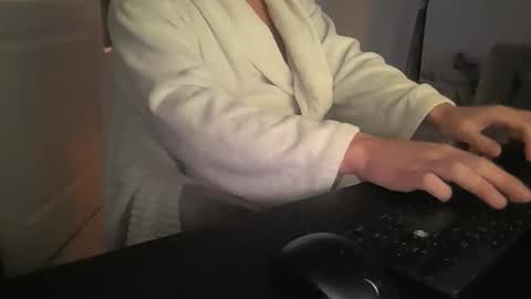 Snapshot of mbryni chatting on November 27, 11:01 am mbryni online show from November 27, 11:01 am