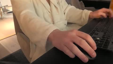 Snapshot of mbryni chatting on December 19, 9:16 am mbryni online show from December 19, 9:16 am