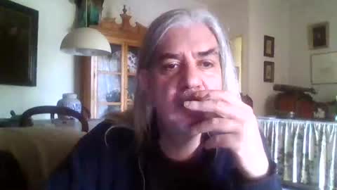 Manu online show from December 25, 3:38 pm