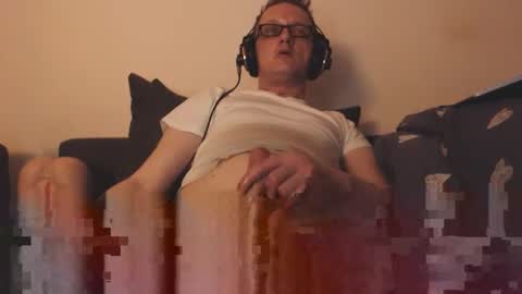 Snapshot of mcmike_es chatting on December 26, 9:33 am Mike online show from December 26, 9:33 am