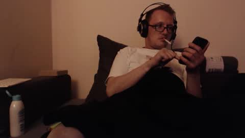 Snapshot of mcmike_es chatting on October 25, 7:27 am Mike online show from October 25, 7:27 am