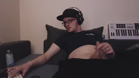 Snapshot of mcmike_es chatting on November 4, 8:02 am Mike online show from November 4, 8:02 am