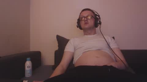 Snapshot of mcmike_es chatting on November 7, 9:59 pm Mike online show from November 7, 9:59 pm