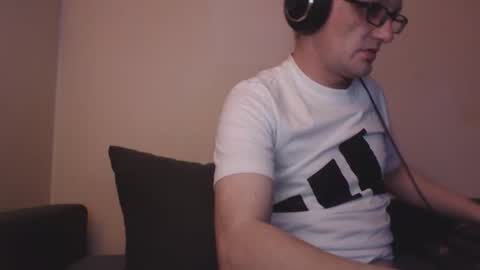 Snapshot of mcmike_es chatting on November 14, 9:02 pm Mike online show from November 14, 9:02 pm