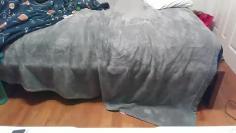 Snapshot of md2305 chatting on December 6, 7:32 am md2305 online show from December 6, 7:32 am