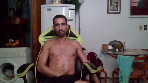 Snapshot of mdbisc chatting on December 19, 12:02 am mdbisc online show from December 19, 12:02 am