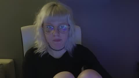Snapshot of me1roze chatting on June 7, 12:48 am Roze online show from June 7, 12:48 am