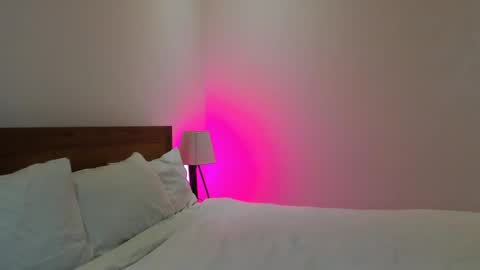 Snapshot of me_lina_ chatting on March 9, 1:59 pm Alice online show from March 9, 1:59 pm